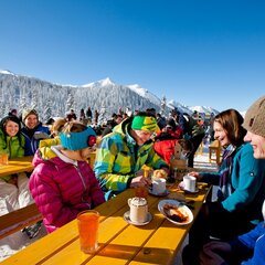 Stärkung auf der Hütte (c) Planneralm - Tom Lamm