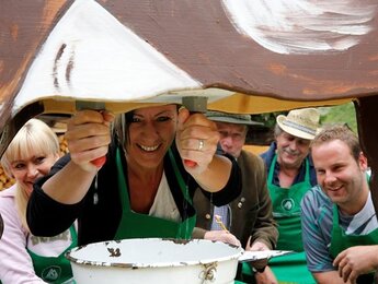 Disziplin melken beim Sölktäler Almdiplom