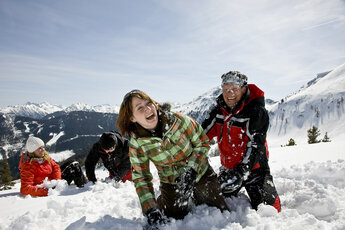 Spaß im Schnee rund um den Glitschnerhof (c) Schladming-Dachstein