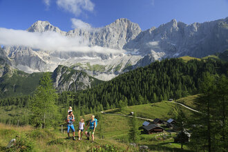 Wandern auf der Neustatt Alm (c) Schladming-Dachstein, Herbert Raffalt