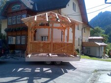 Der Pavillon wird transportiert